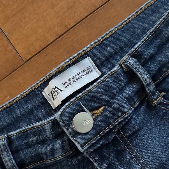 Zara Classic Blue Jeans - Picture 2 of 2